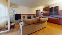 Sala d'estar de Pis en venda en Castelldefels amb Aire condicionat, Calefacció i Parquet