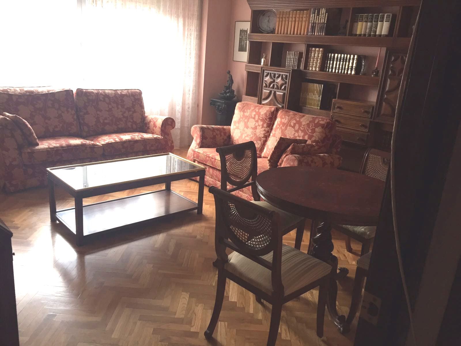 Living room of Flat to rent in  Zaragoza Capital  with Heating, Parquet flooring and Furnished
