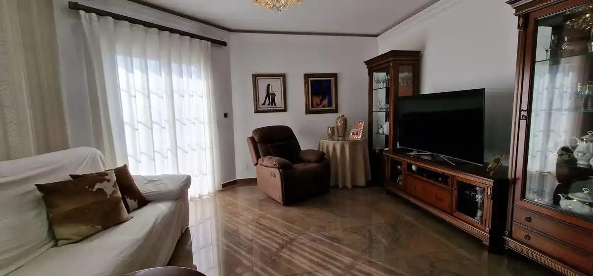 Sala d'estar de Casa adosada en venda en Totana amb Aire condicionat, Moblat i Balcó