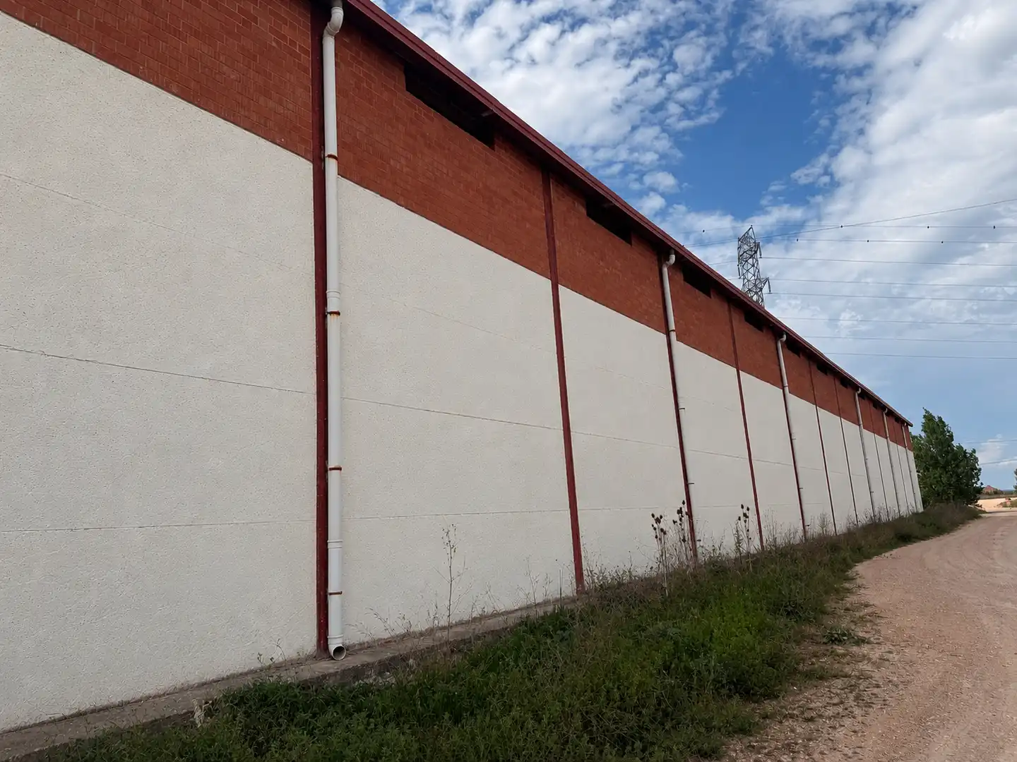 Außenansicht von Fabrikhallen zum Verkauf in Villalbilla de Burgos