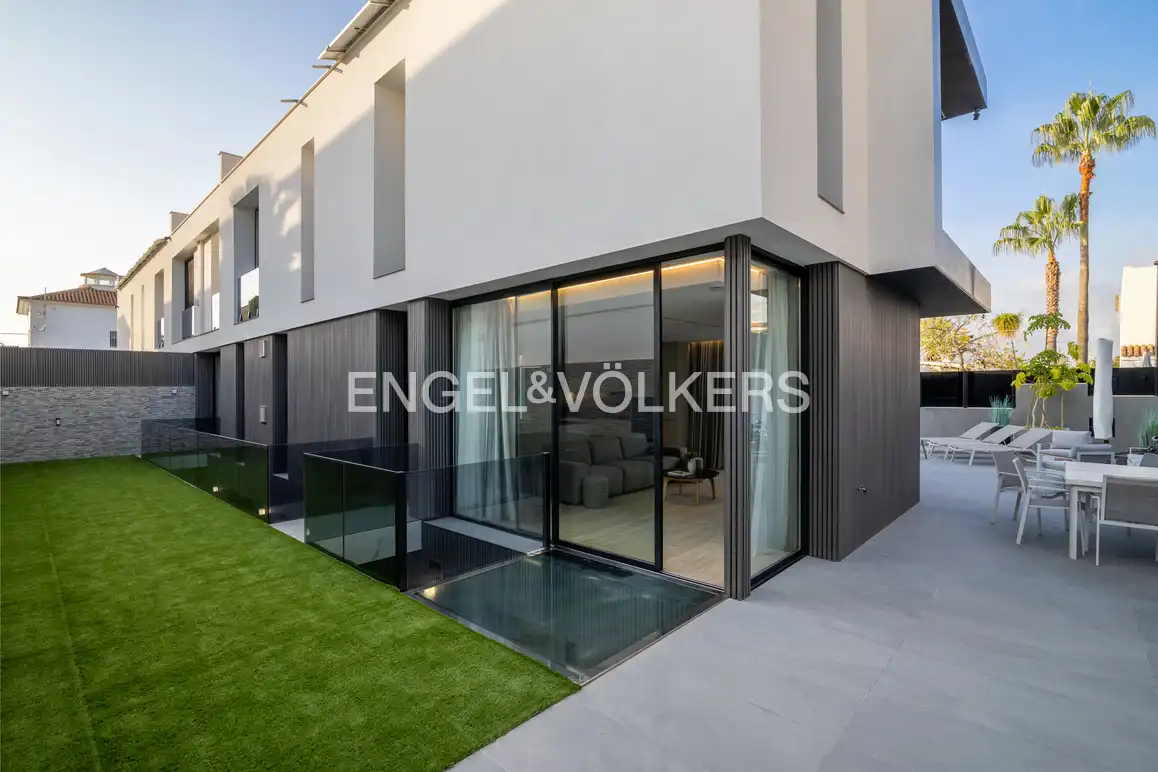 Exterior view of Houses for sale in L'Alfàs del Pi  with Air Conditioner, Private garden and Swimming Pool