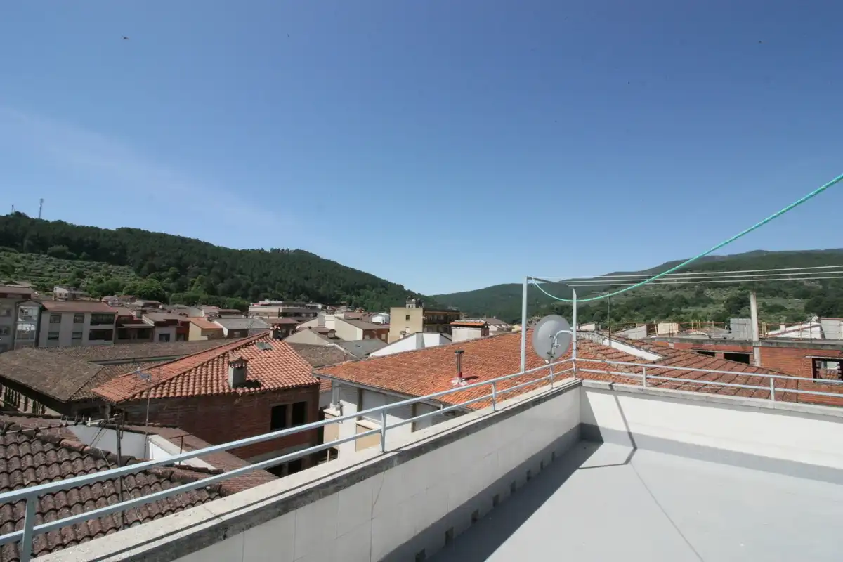 Vista exterior de Piso en venta en Arenas de San Pedro con Calefacción, Terraza y Amueblado