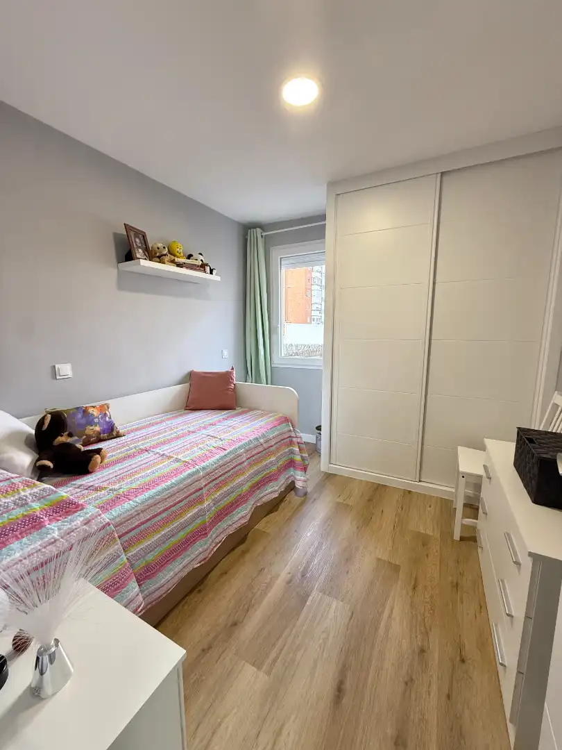 Bedroom of Flat for sale in Madrid  with Heating, Terrace and Storage room