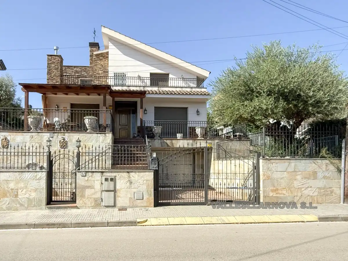 Vista exterior de Casa o xalet en venda en Lliçà de Vall amb Aire condicionat, Calefacció i Jardí privat