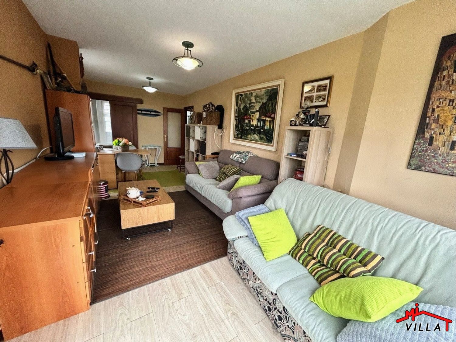 Sala d'estar de Pis en venda en Bárcena de Cicero amb Calefacció, Moblat i Piscina comunitària