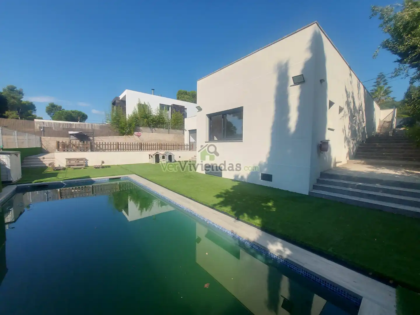 Schwimmbecken von Haus oder Chalet zum Verkauf in Pallejà mit Klimaanlage, Heizung und Privatgarten