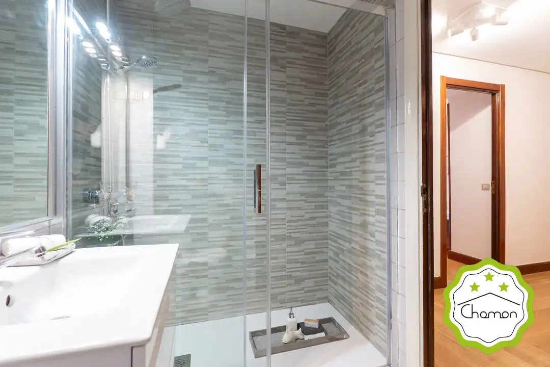 Baño de Piso en venta en Bilbao  con Calefacción, Jardín privado y Terraza