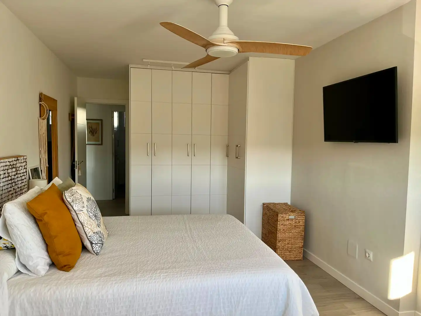 Bedroom of Flat for sale in Torremolinos  with Air Conditioner, Terrace and Furnished