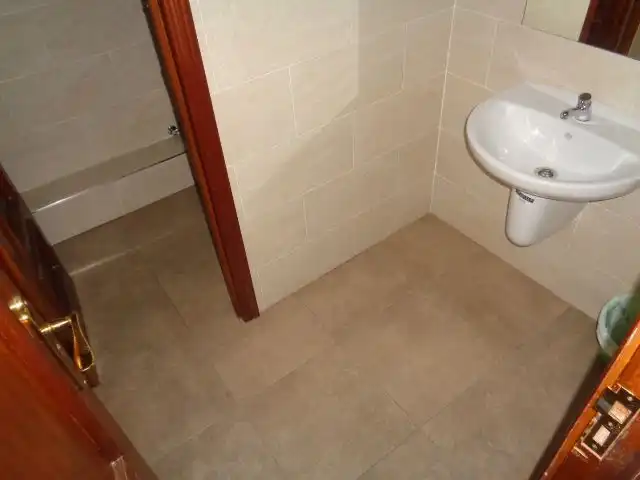 Bany de Local en venda en Talavera de la Reina amb Aire condicionat i Calefacció