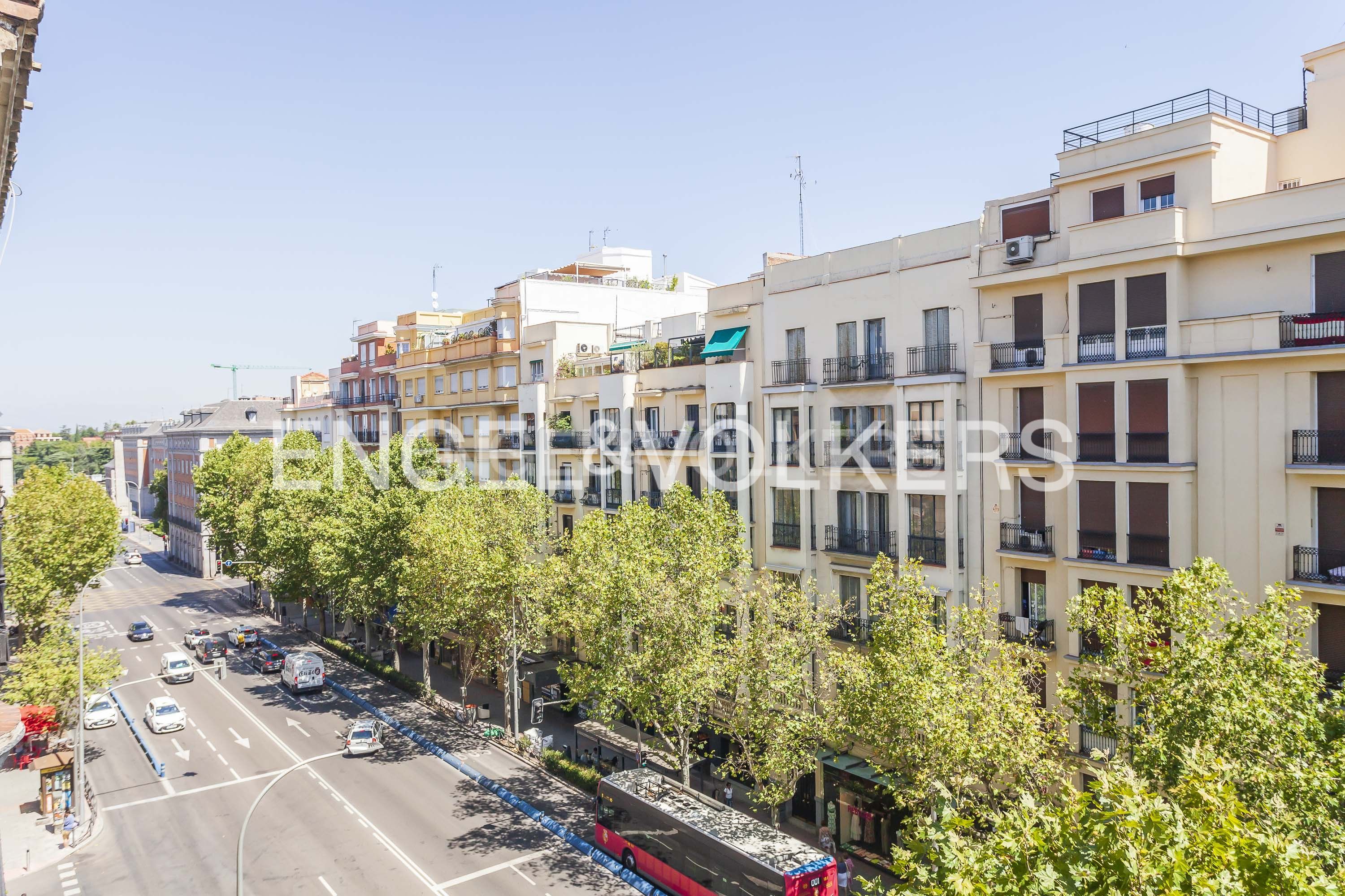 Vista exterior de Àtic de lloguer en  Madrid Capital amb Aire condicionat, Calefacció i Parquet