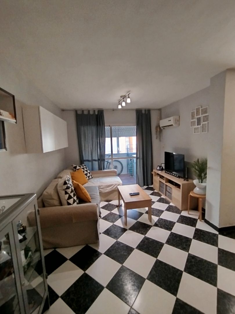Living room of Flat for sale in  Sevilla Capital  with Air Conditioner, Terrace and Storage room