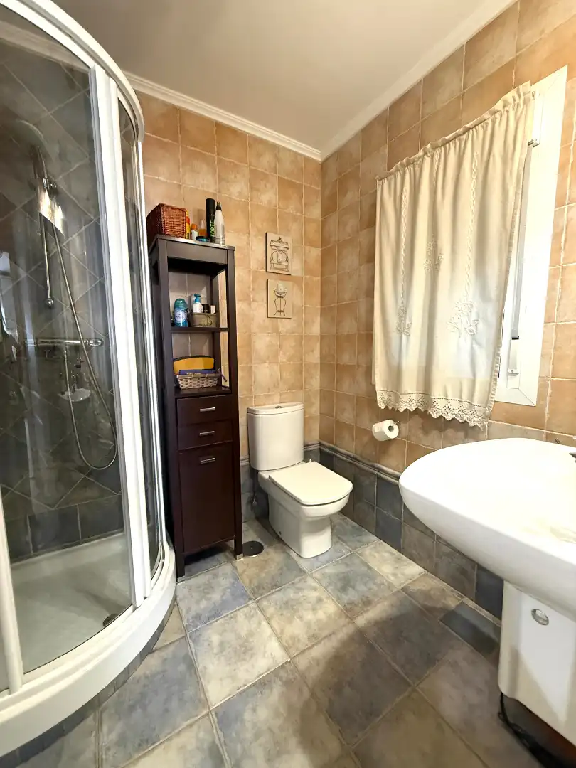 Bathroom of Houses for sale in Arganda del Rey  with Air Conditioner, Heating and Private garden