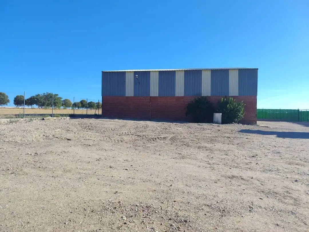 Nau industrial en venda a La Mata
