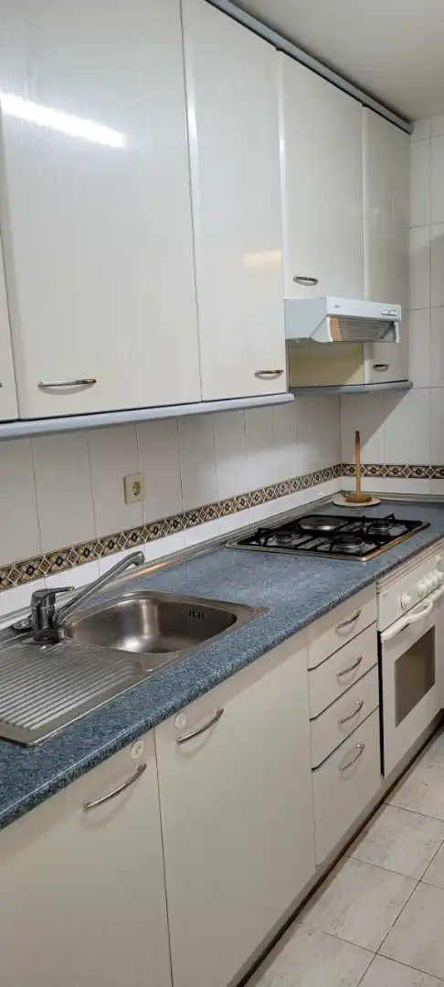 Cuina de Pis de lloguer en Cuenca amb Calefacció, Terrassa i Moblat