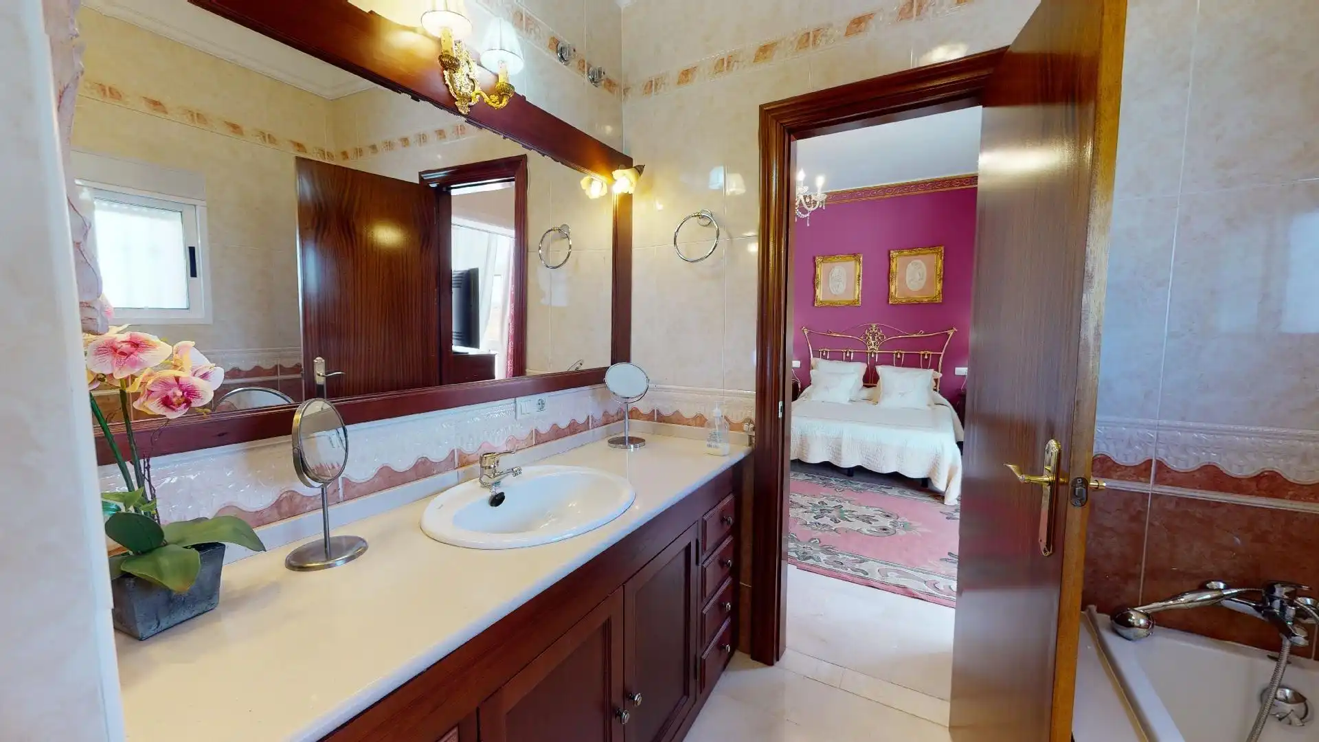 Badezimmer von Country house zum Verkauf in Villanueva del Río y Minas mit Klimaanlage, Abstellraum und Schwimmbad