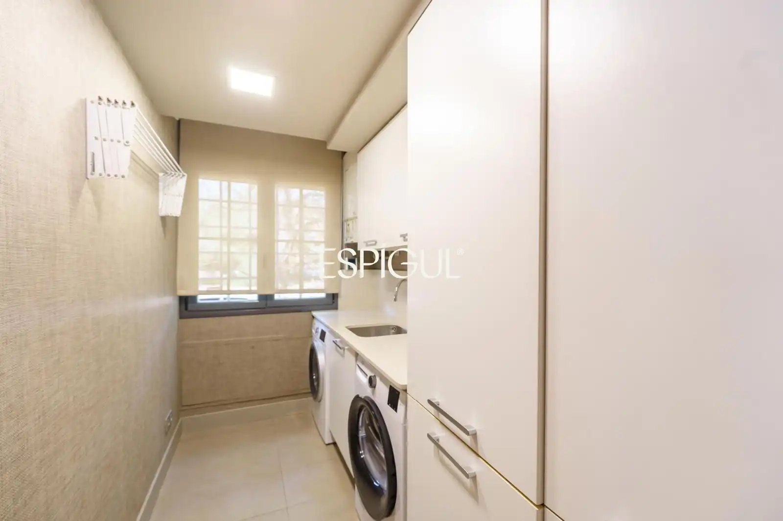 Exterior view of Flat for rent in Sant Cugat del Vallès  with Air Conditioner, Heating and Parquet flooring