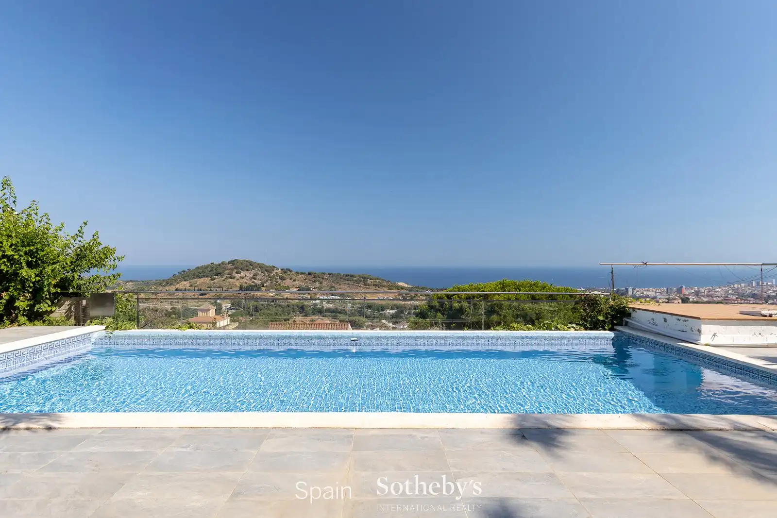 Piscina de Casa o chalet en venta en Badalona con Aire acondicionado, Calefacción y Jardín privado