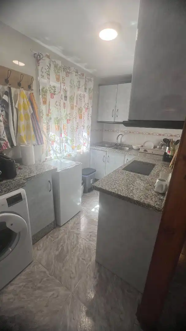 Cocina de Planta baja para compartir en Granada con Aire acondicionado, Amueblado y Horno