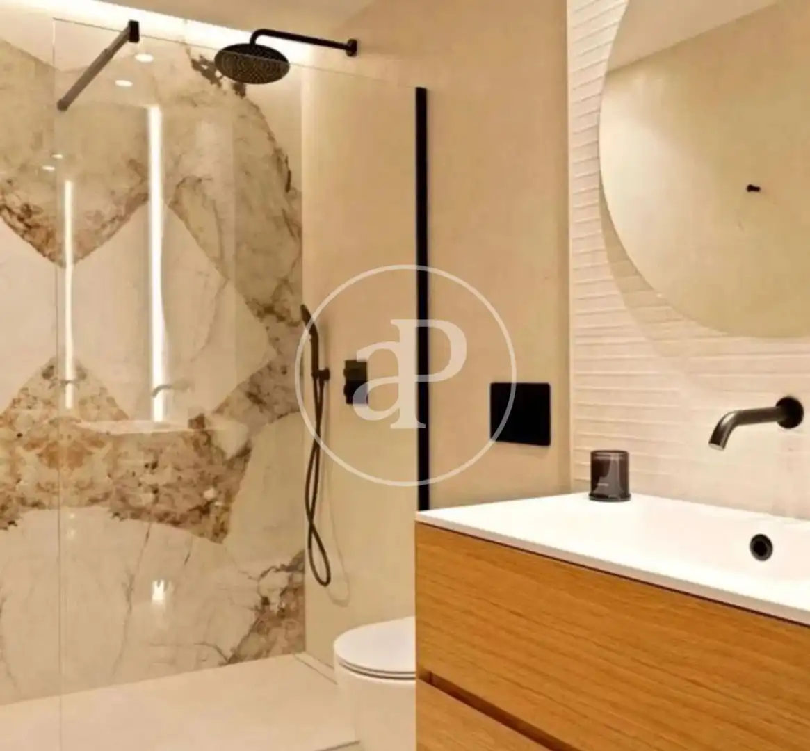 Bathroom of Flat for rent in Valencia  with Air Conditioner, Heating and Terrace