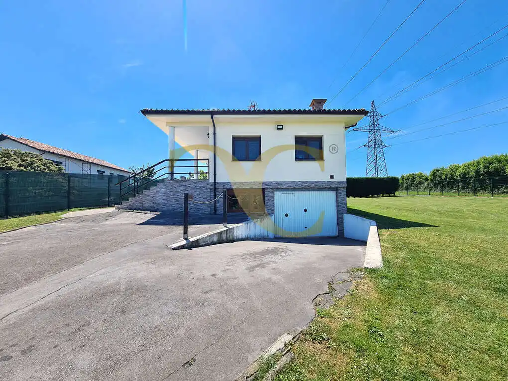 Vista exterior de Casa o xalet en venda en Gijón  amb Calefacció, Jardí privat i Terrassa