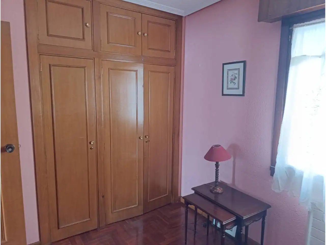 Dormitori de Pis de lloguer en Oviedo  amb Calefacció, Parquet i Terrassa