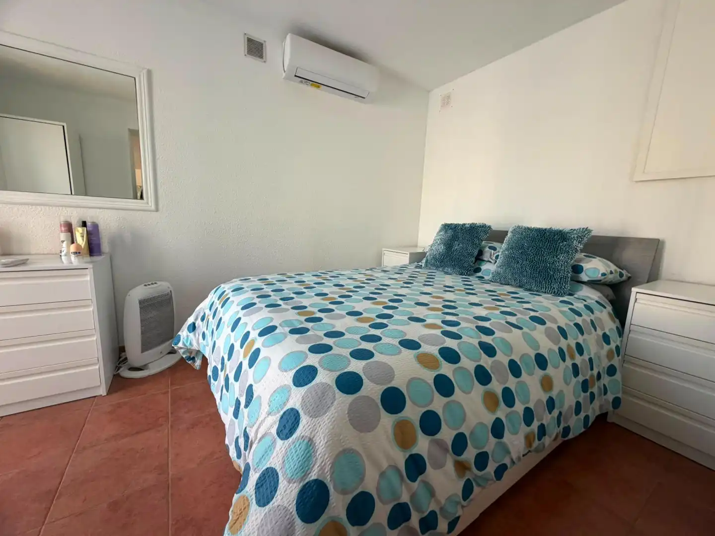 Habitación de Casa adosada en venta en Benidorm con Aire acondicionado, Calefacción y Jardín privado