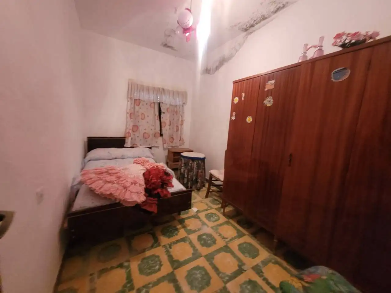 Dormitori de Casa o xalet en venda en Baza amb Jardí privat, Terrassa i Moblat