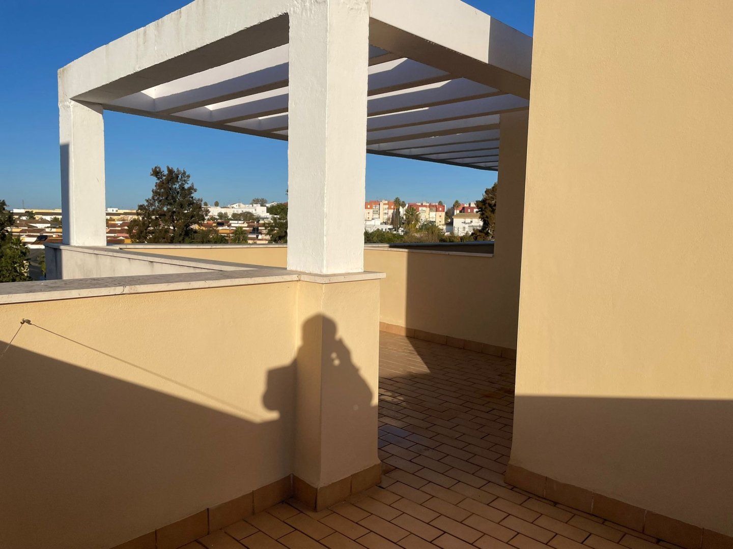 Terraza de Dúplex en venta en Sanlúcar la Mayor con Aire acondicionado, Terraza y Piscina