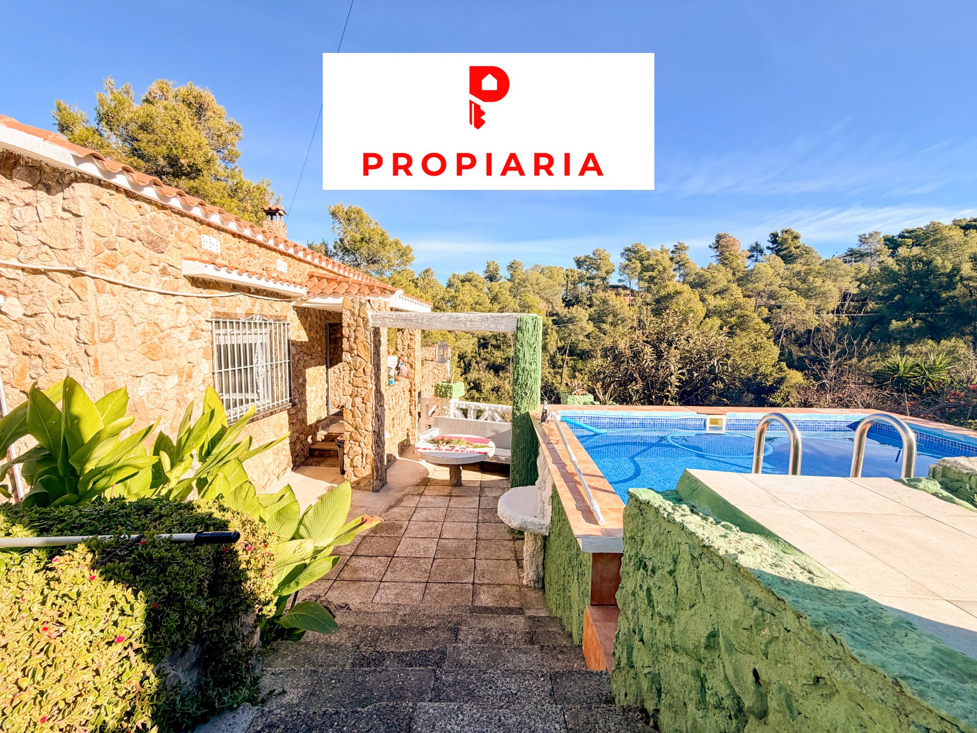 Vista exterior de Casa o xalet en venda en Vallirana amb Calefacció, Jardí privat i Terrassa