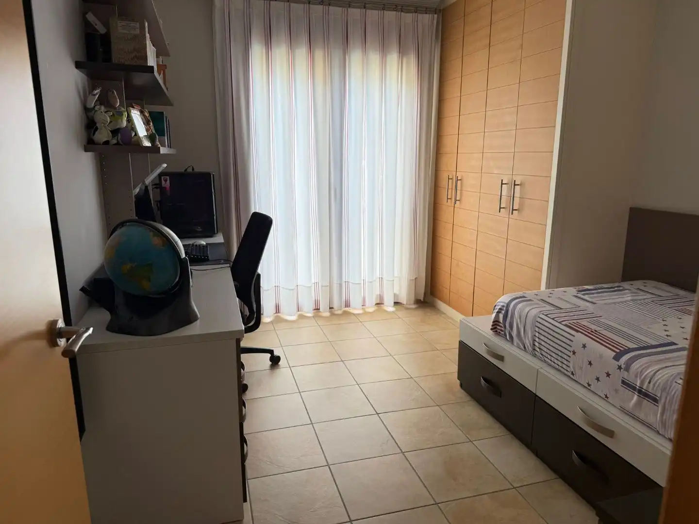 Dormitori de Casa o xalet en venda en Oliva amb Aire condicionat, Terrassa i Piscina