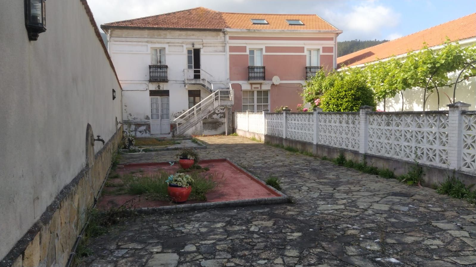 Vista exterior de Casa o xalet en venda en Cariño amb Jardí privat, Parquet i Terrassa