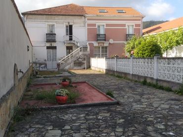 Casa con balcón en venta en Avenida Constitución 24
