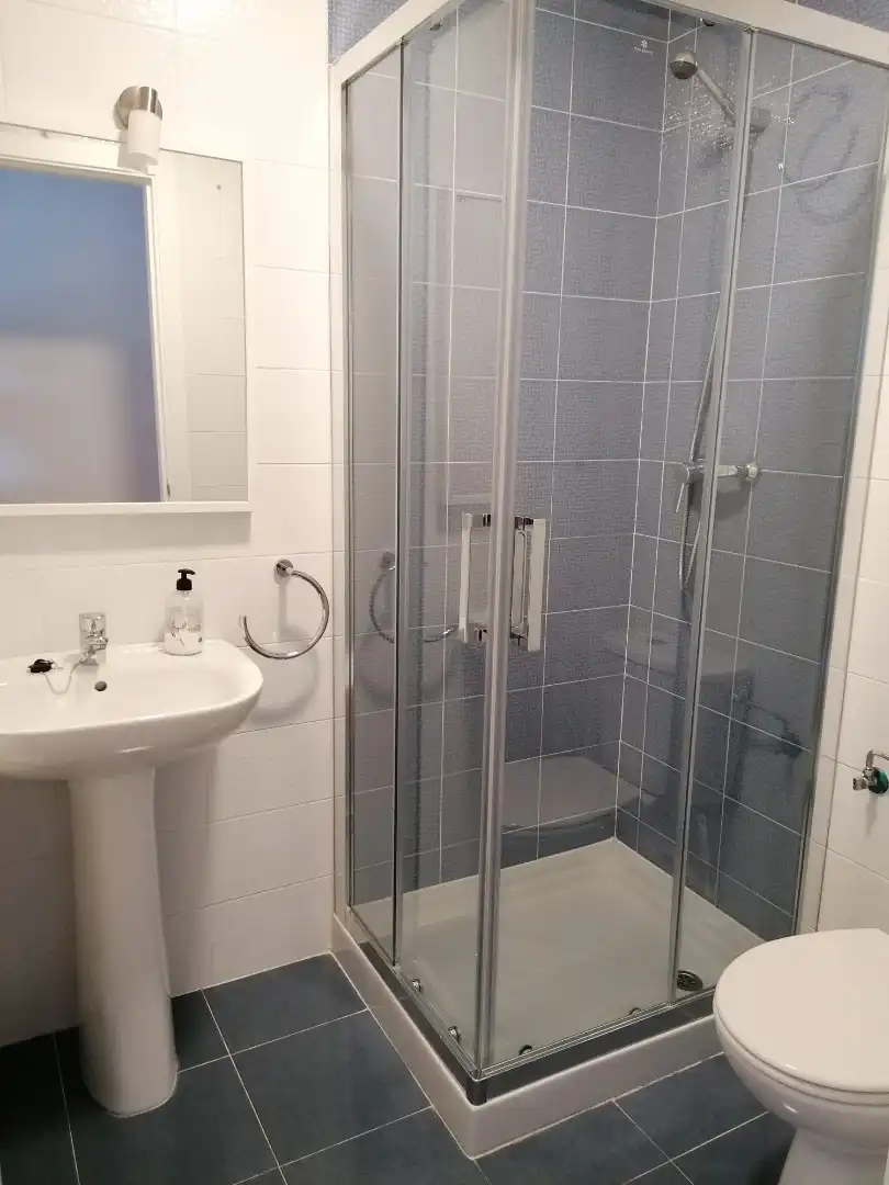 Baño de Apartamento de alquiler en Ciudad Real con Amueblado