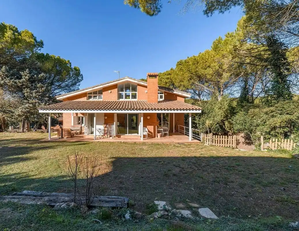 Casa amb jardí en venda a Begues, imagen 2
