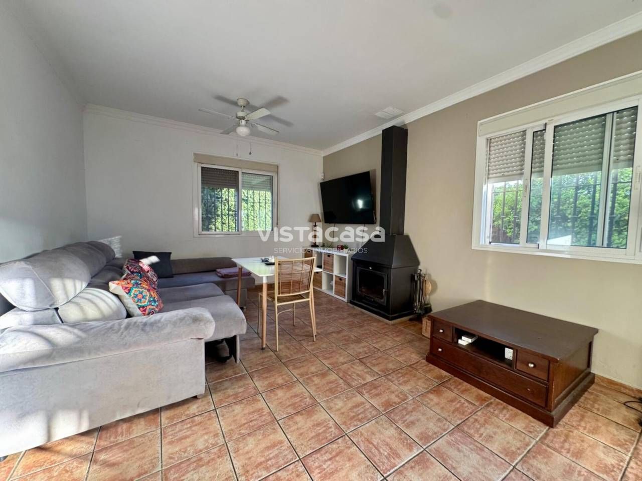 Sala d'estar de Casa o xalet en venda en Alcalá de Guadaira amb Aire condicionat, Jardí privat i Terrassa