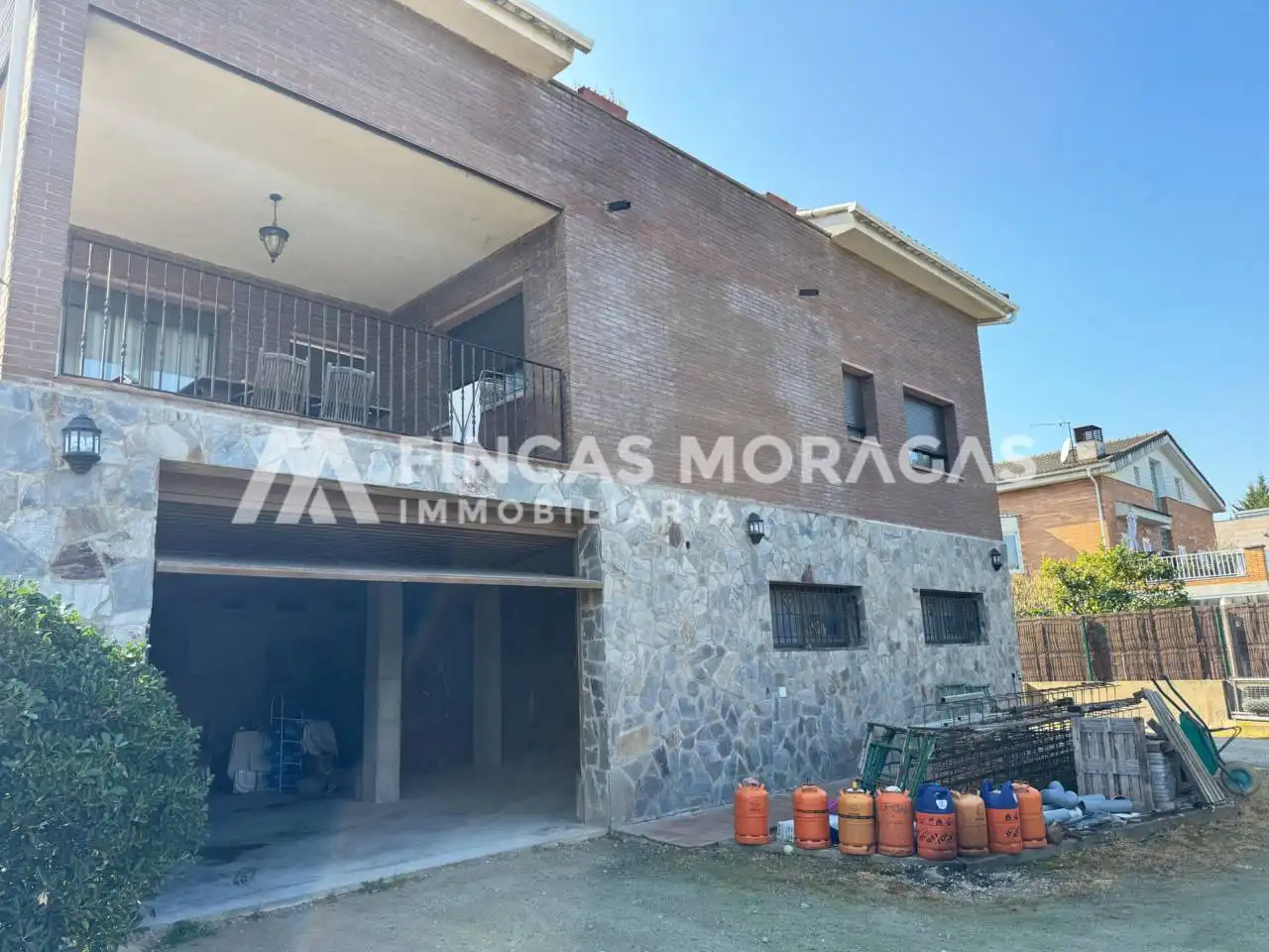 Vista exterior de Casa o xalet en venda en Cerdanyola del Vallès amb Aire condicionat, Calefacció i Jardí privat
