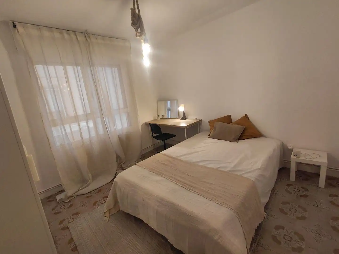 Bedroom of Flat for share in Guadalajara  with Heating, Parquet flooring and Furnished