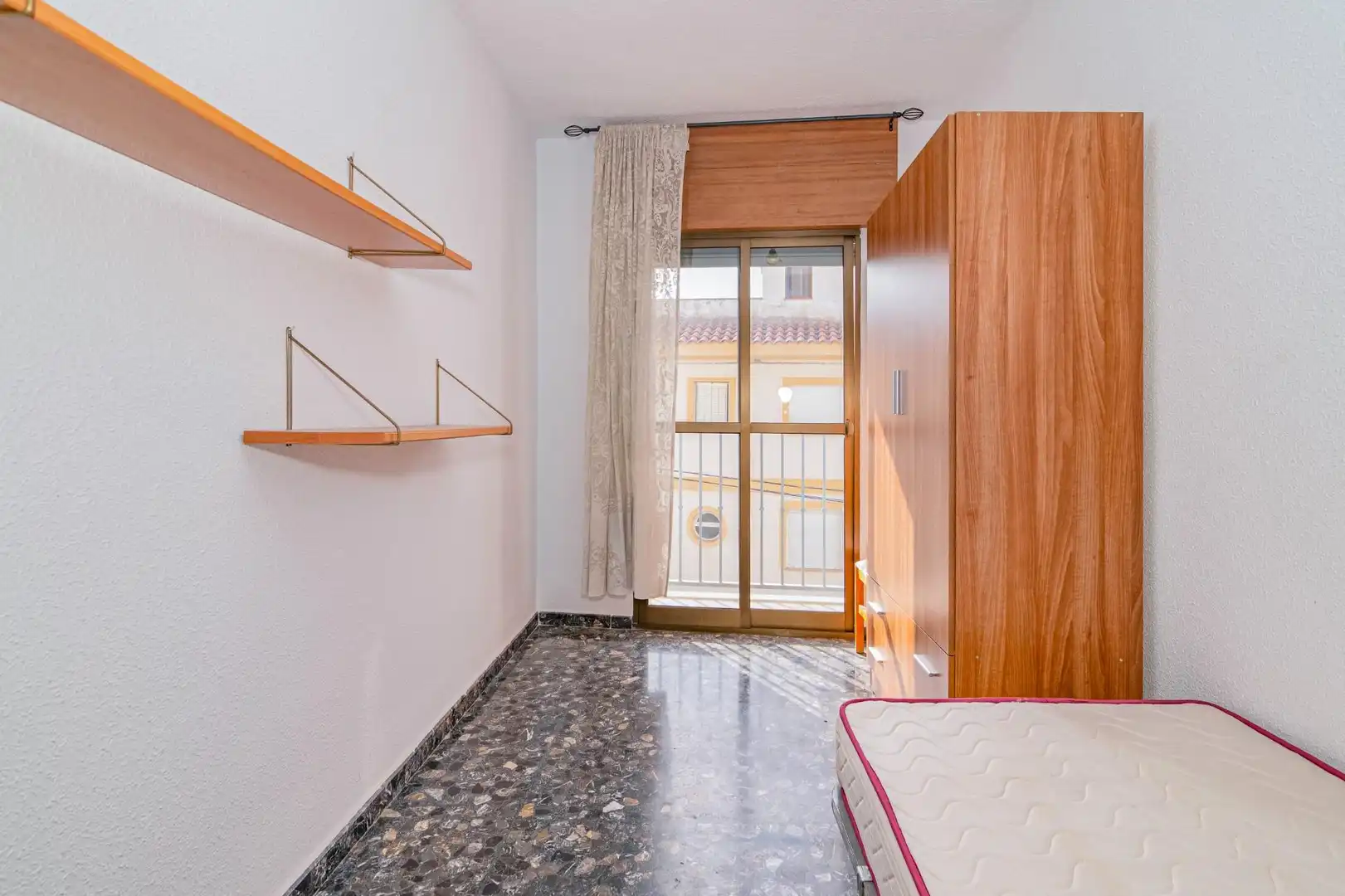 Habitación de Piso en venta en Loja con Amueblado y Balcón