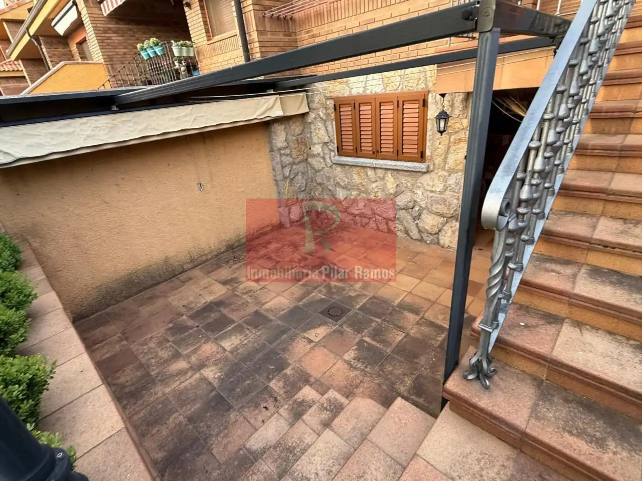 Terrassa de Casa adosada en venda en Sariegos amb Calefacció, Jardí privat i Terrassa