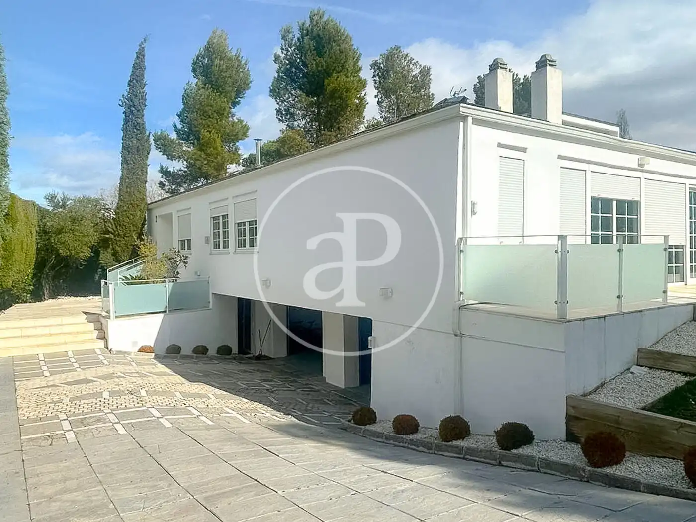 Vista exterior de Casa o xalet en venda en La Moraleja amb Aire condicionat, Calefacció i Jardí privat