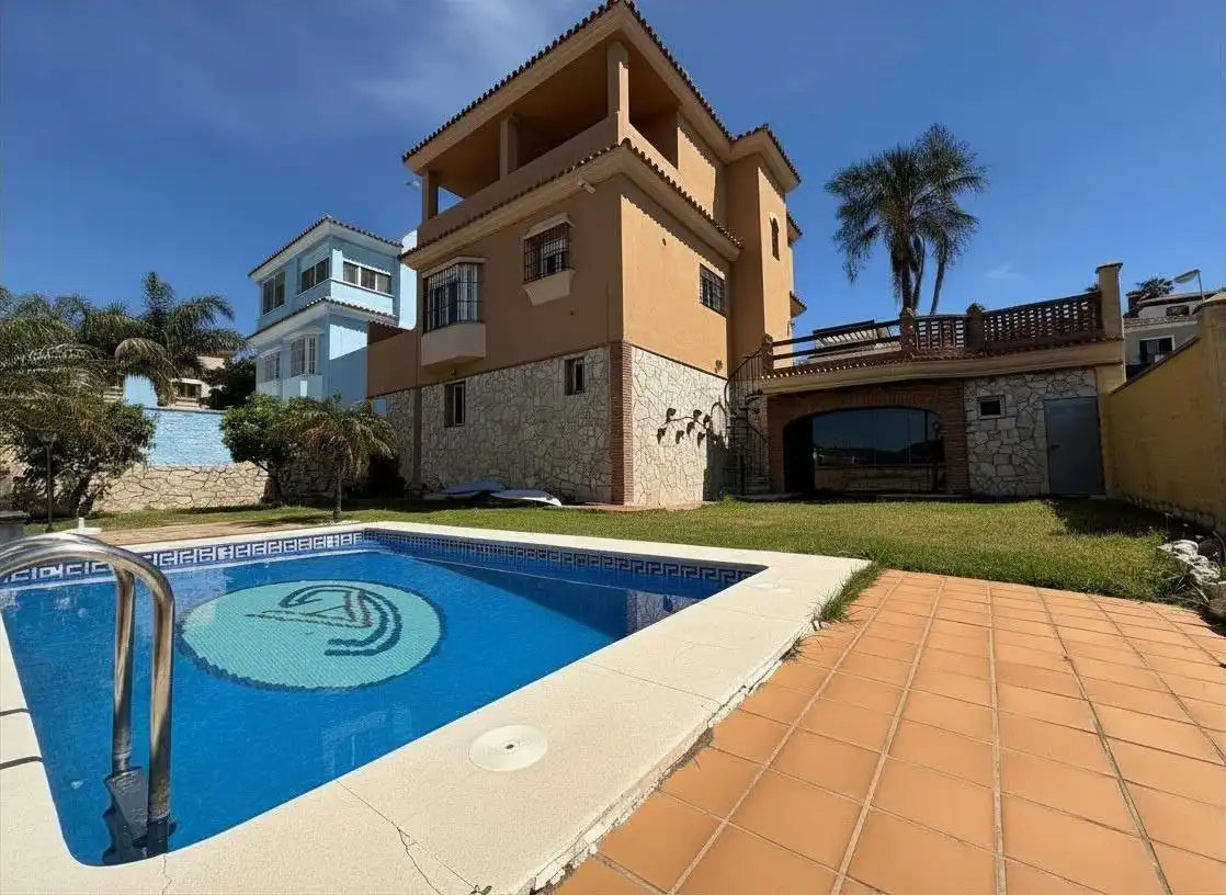 Piscina de Casa o chalet en venta en Algeciras con Calefacción, Jardín privado y Terraza