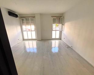 Vista exterior de Pis en venda en  Sevilla Capital amb Aire condicionat i Calefacció