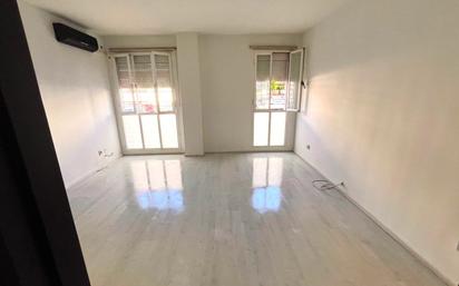 Exterior view of Flat for sale in  Sevilla Capital  with Air Conditioner and Heating