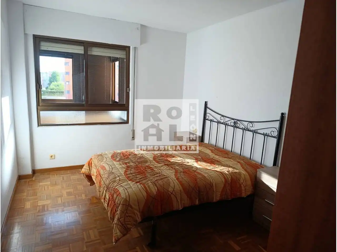 Habitación de Piso en venta en León Capital  con Calefacción, Terraza y Trastero