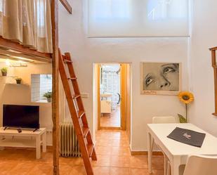 Bedroom of Study to share in  Madrid Capital  with Air Conditioner and Terrace