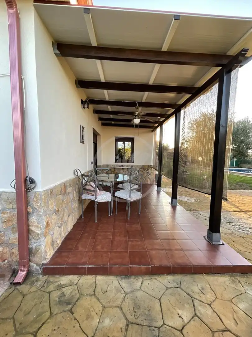 Terrassa de Finca rústica en venda en Linares amb Jardí privat, Terrassa i Piscina