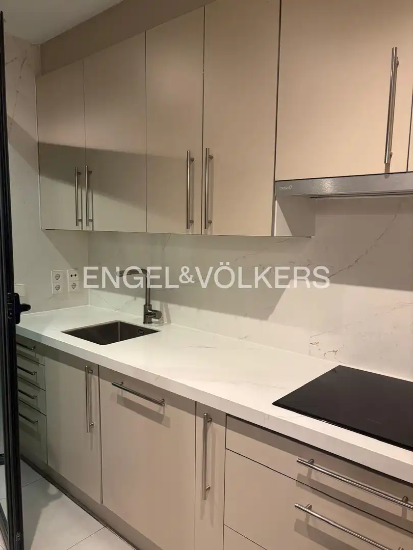 Cocina de Apartamento de alquiler en Madrid con Aire acondicionado, Calefacción y Jardín privado