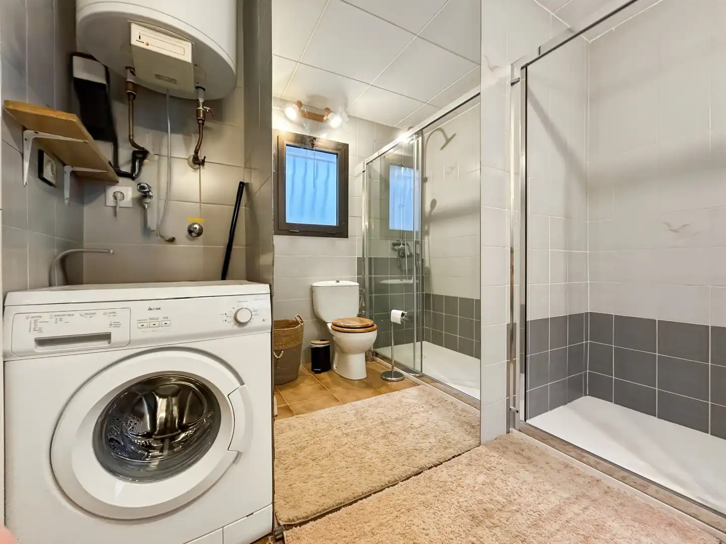 Bathroom of Duplexes for sale in Roses  with Air Conditioner and Heating