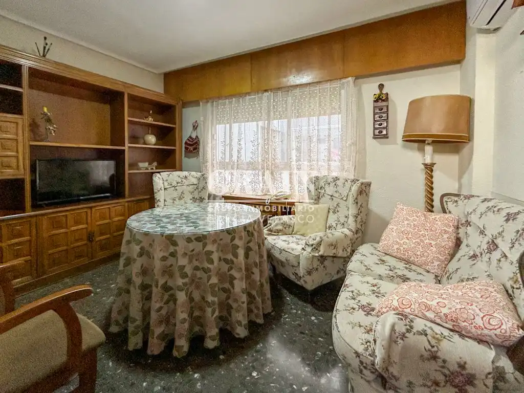 Sala d'estar de Pis en venda en Albacete amb Calefacció, Parquet i Traster