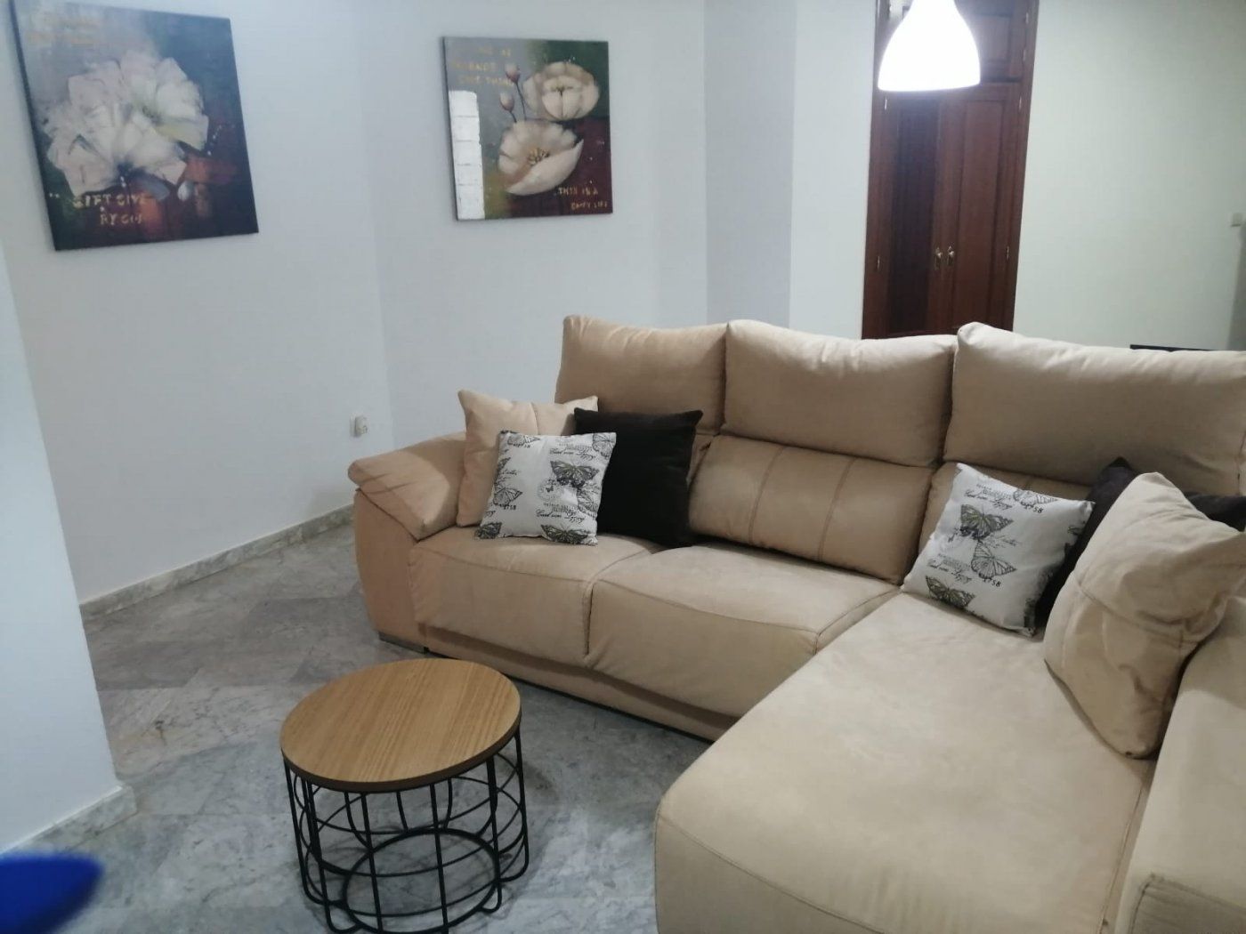 Sala d'estar de Pis en venda en Alcalá de Guadaira amb Aire condicionat i Moblat